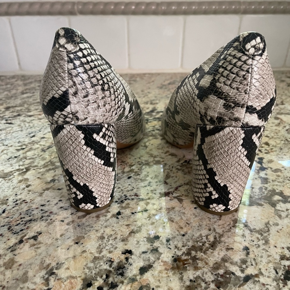 Nine West Snake/Python Block Heel Pumps Size 9.5 - Picture 4 of 13